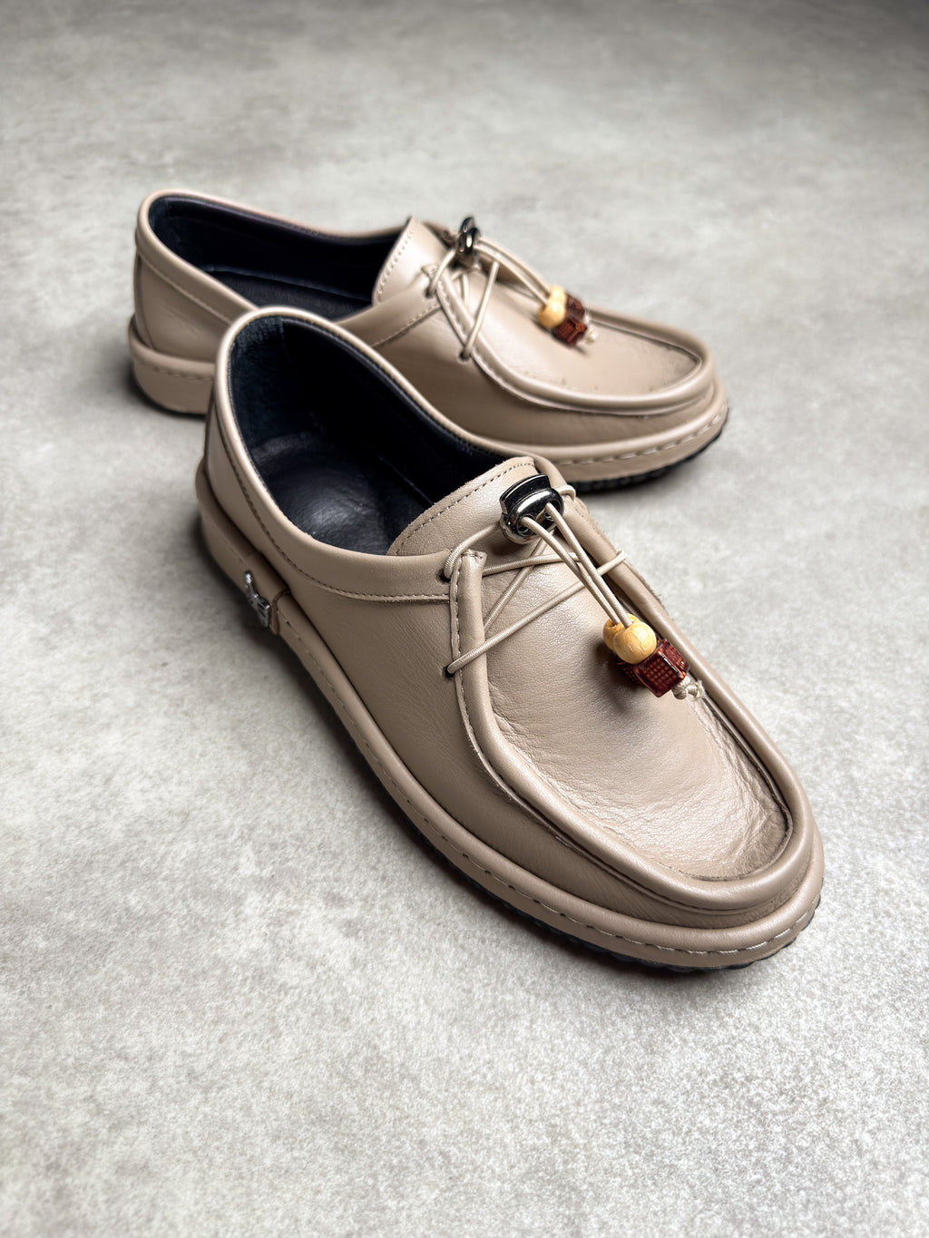 Bej boncuk detaylı deri loafer 3