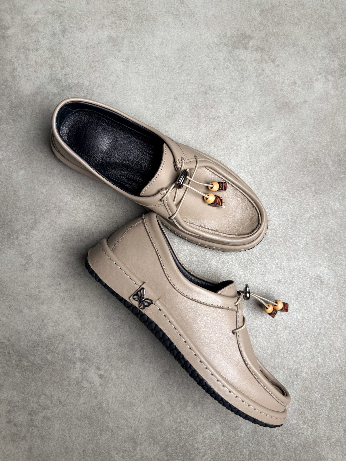 Bej boncuk detaylı deri loafer 4