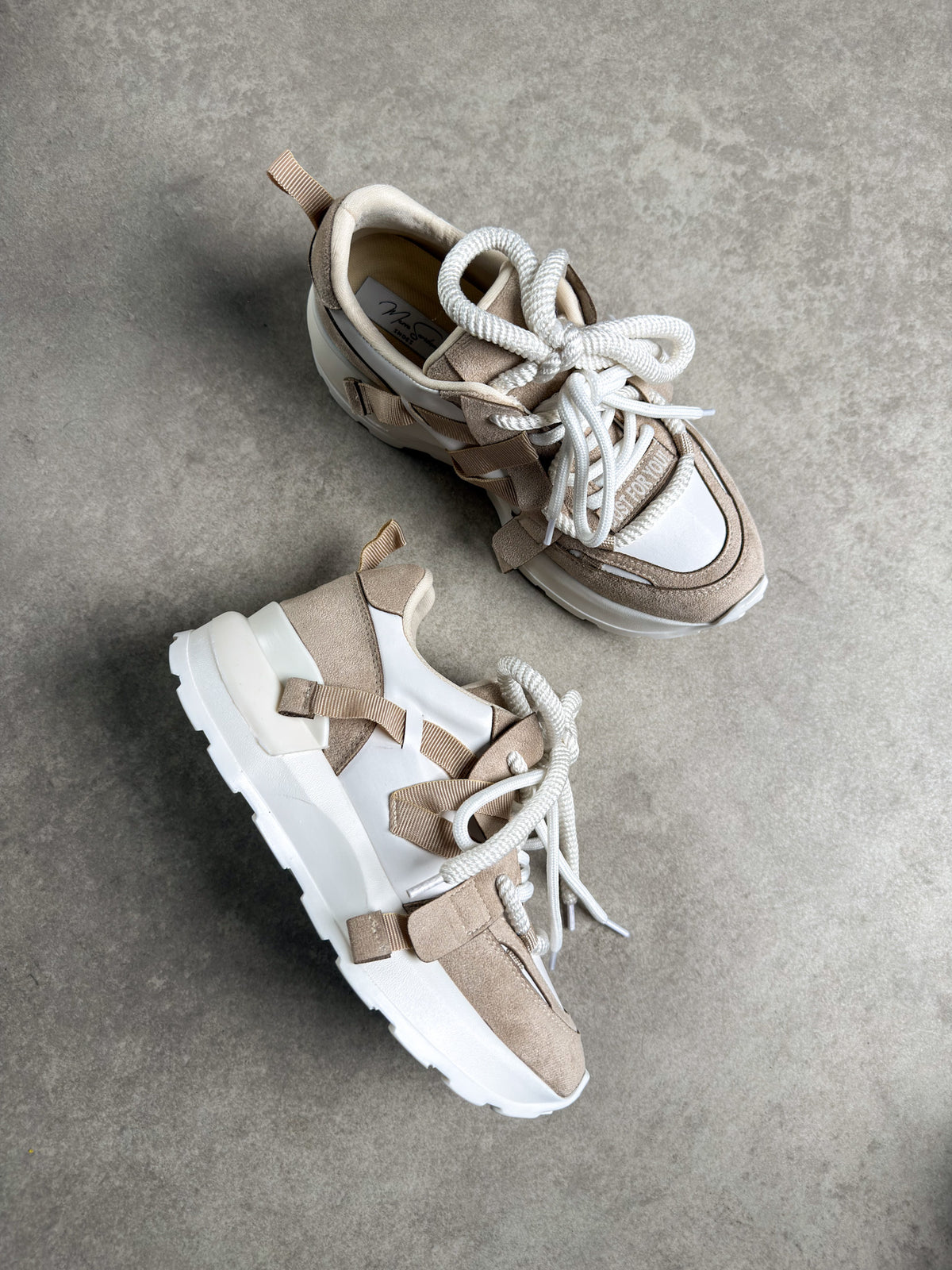 Bej kontrast detaylı sneaker 1