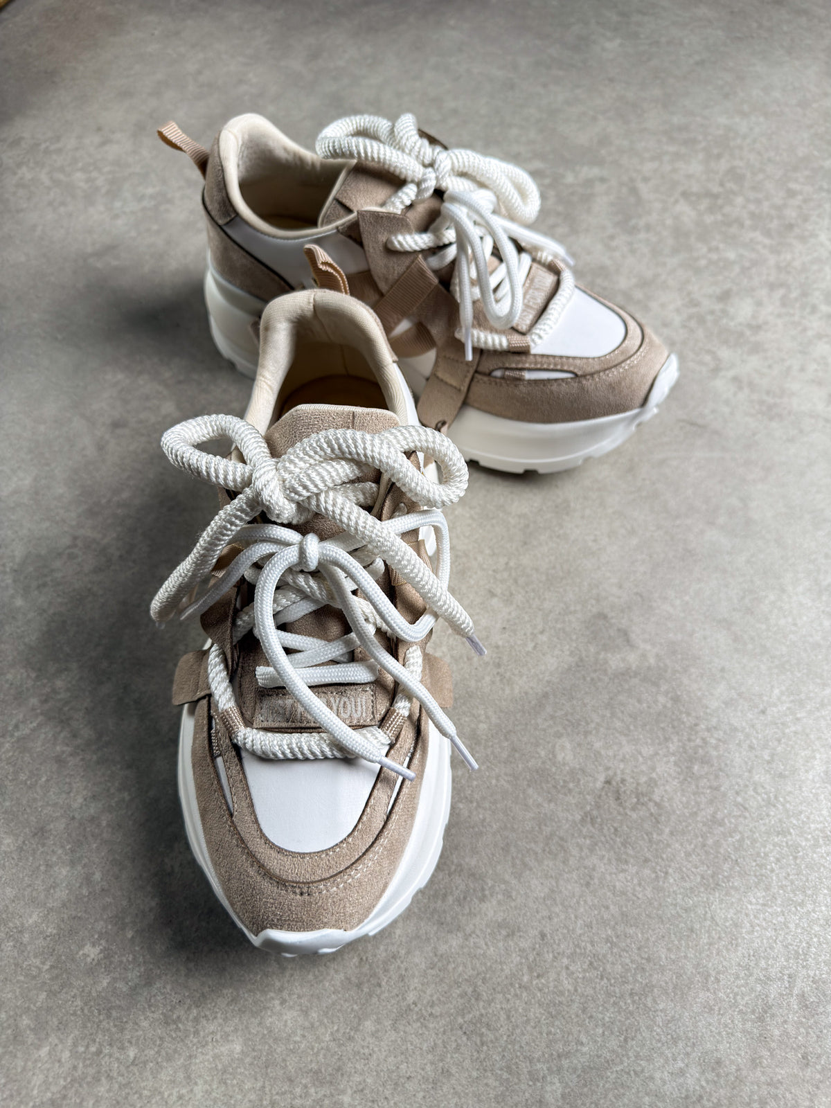 Bej kontrast detaylı sneaker 2
