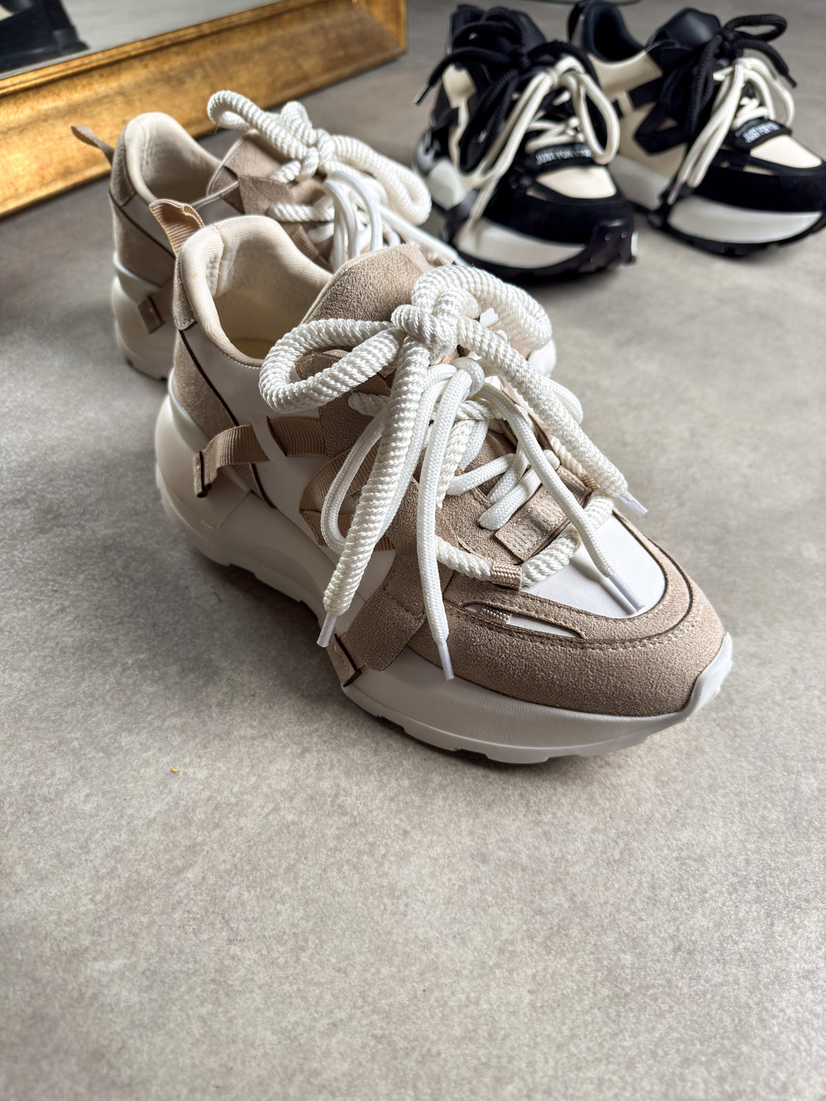Bej kontrast detaylı sneaker 4