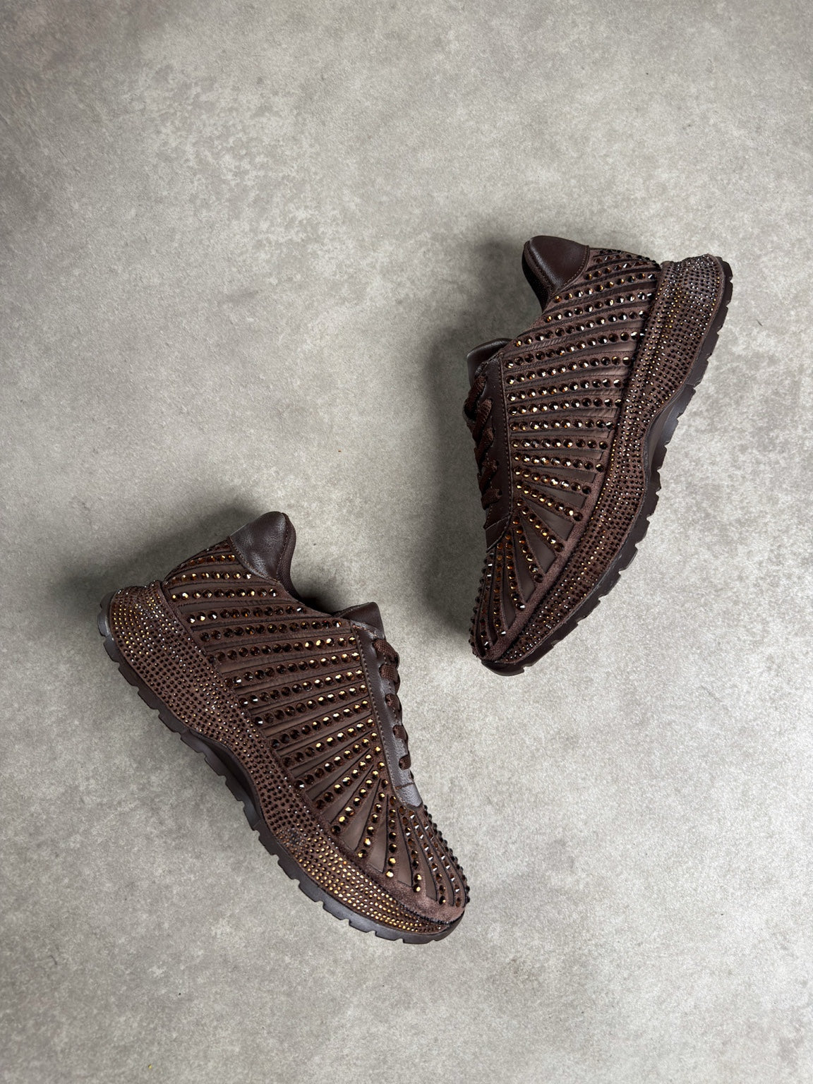 Kahverengi taş işlemeli kadın sneaker 1. görünüm