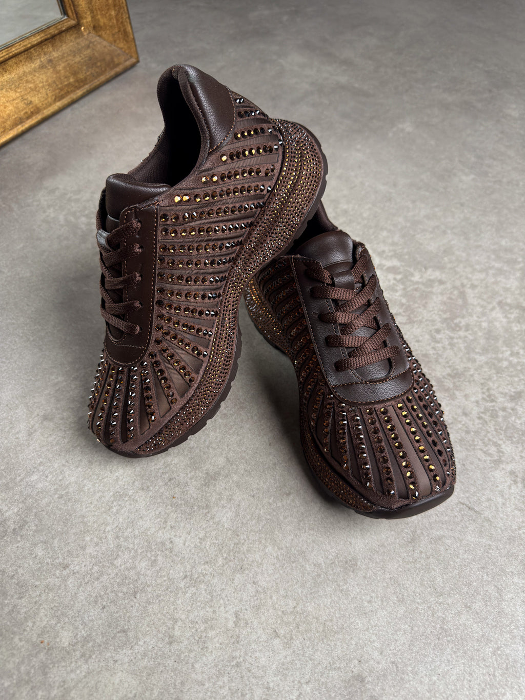 Kahverengi taş işlemeli kadın sneaker 3. görünüm