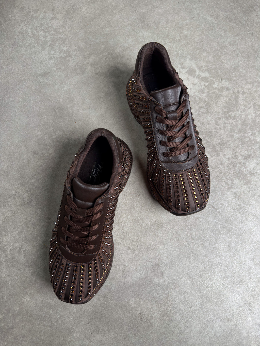 Kahverengi taş işlemeli kadın sneaker 4. görünüm