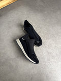 Siyah taş detaylı bağcıksız kadın sneaker