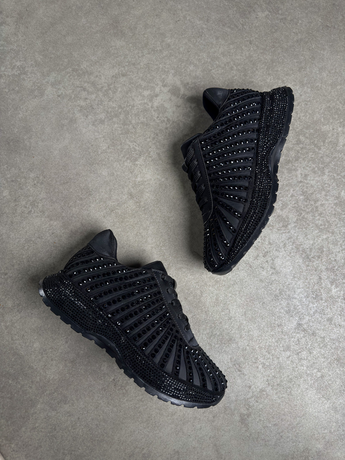 Siyah taş işlemeli kadın sneaker 1. görünüm