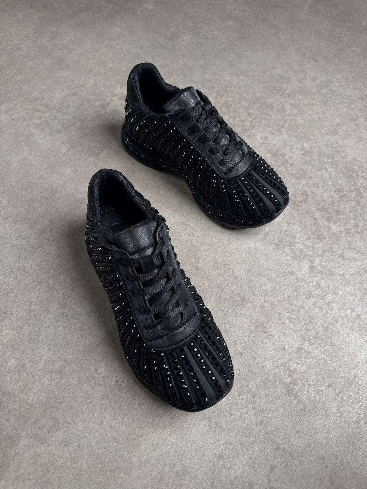 Siyah taş işlemeli kadın sneaker 2. görünüm