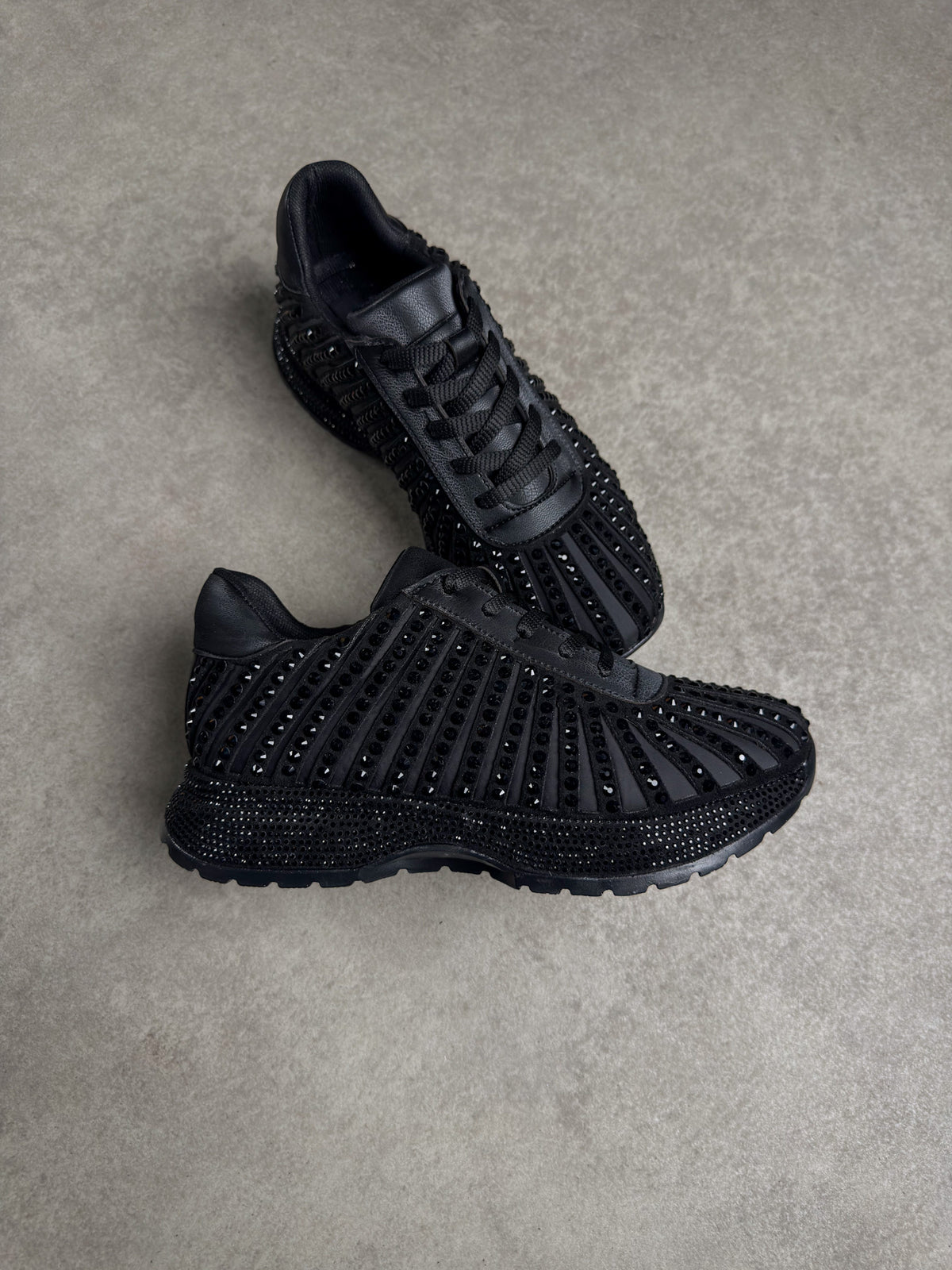 Siyah taş işlemeli kadın sneaker 4. görünüm